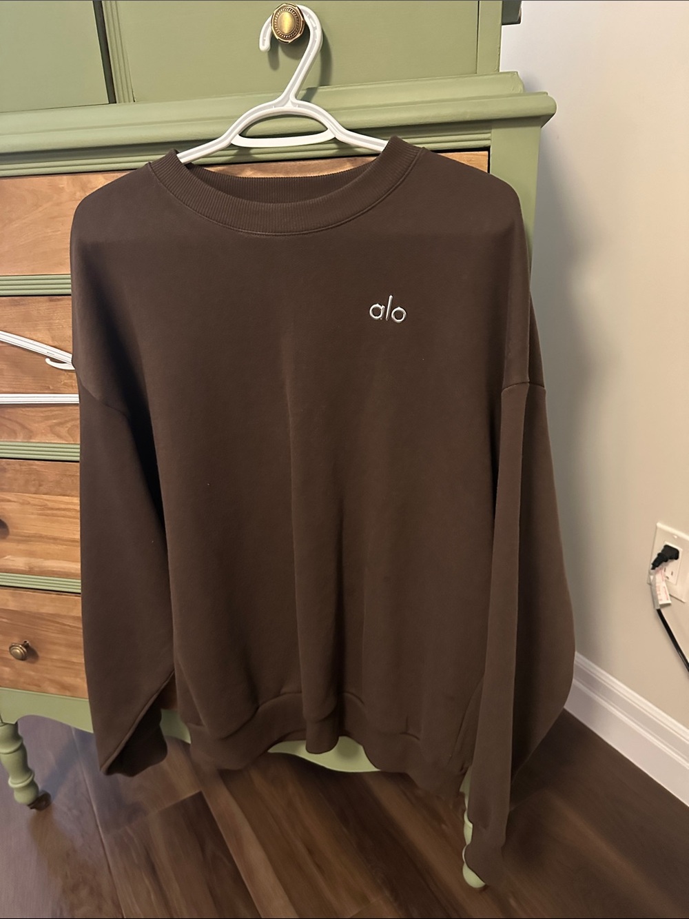 ALO Yoga Brown Crewneck Sweatshirt with Small Embroidered Logo